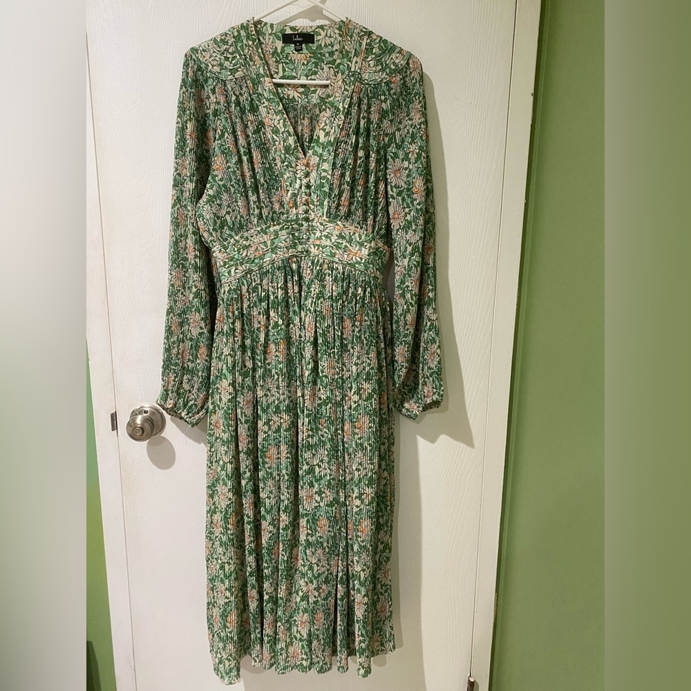 Lulus Green Floral pleated  Long Sleeve Dress